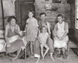 Walker Evans: Sharecroppers family